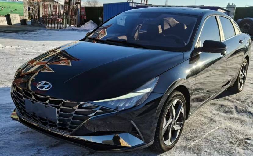 Hyundai Elantra Luxury (2021)