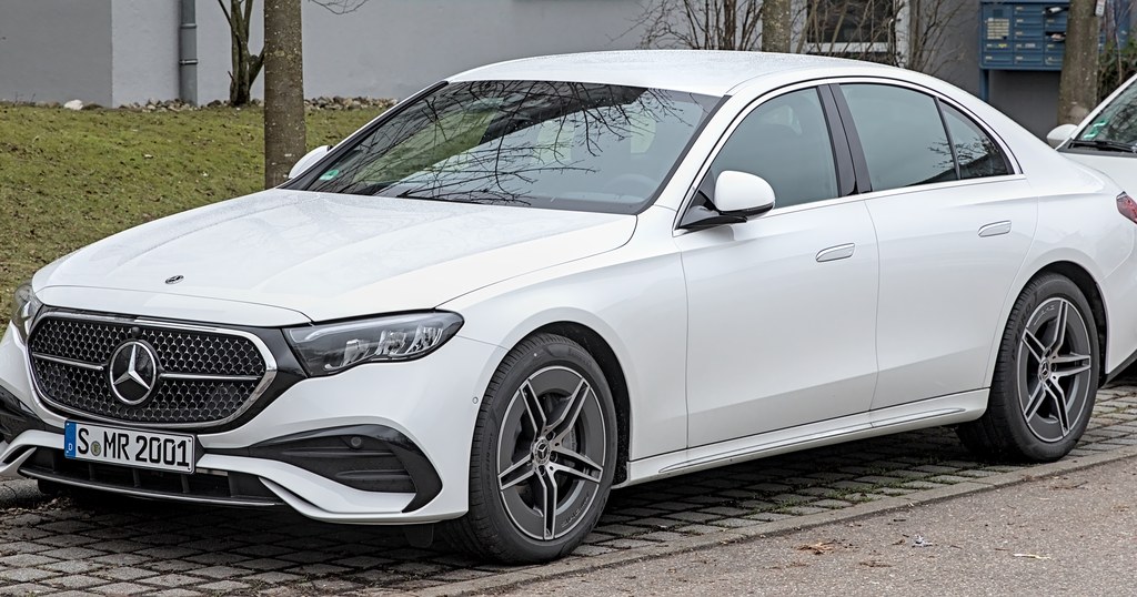 Mercedes E-класс из&nbsp;Китая против&nbsp;LiXiang L9: премиум-дуэль 2026