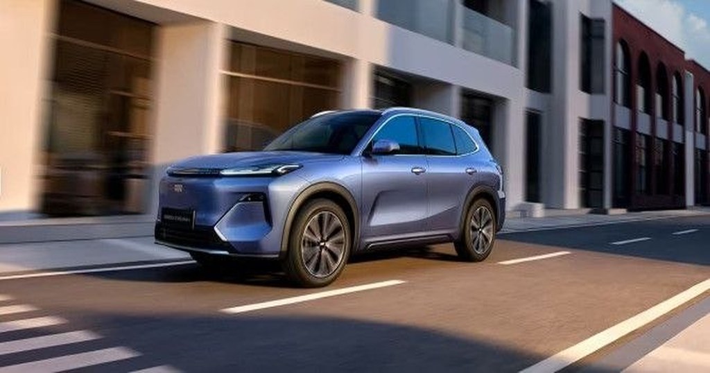 Новый игрок в топе: почему гибридный Geely EX5 EM-i захватывает рынок SUV России
