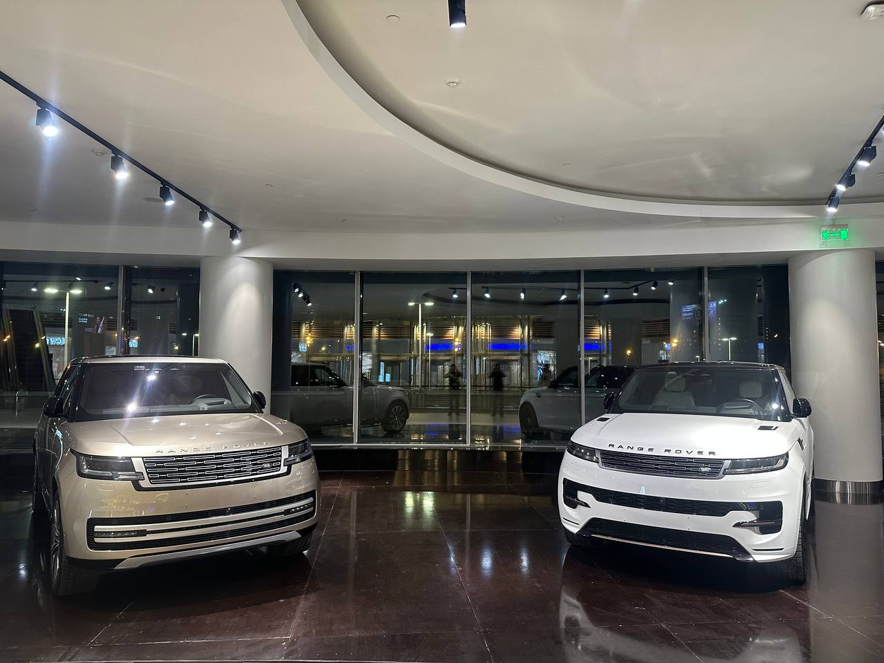 Range Rover и Range Rover Sport в шоуруме Вегас Кунцево